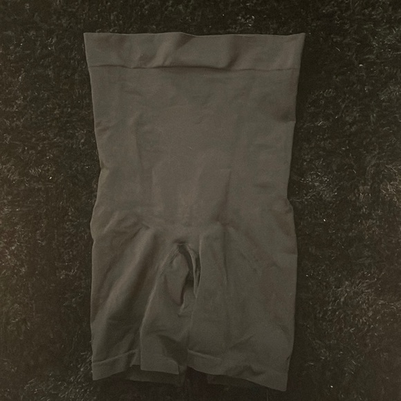 Primark High Waisted Shorts Shapewear - Picture 1 of 2